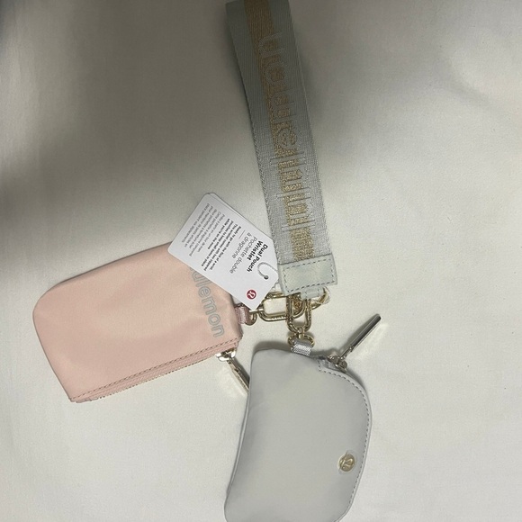 72 Lululemon Dual Pouch Wristlet Wordmark - Vapor Gold White - Picture 3 of 6